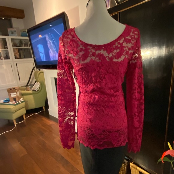 Beautiful top. - Picture 4 of 4